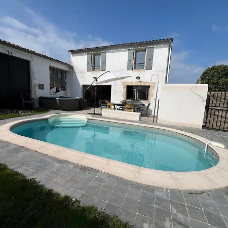 Willa Le Clos Des Figuiers Pool And Jacuzzi La Flotte