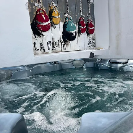 Willa Le Clos Des Figuiers Pool And Jacuzzi La Flotte